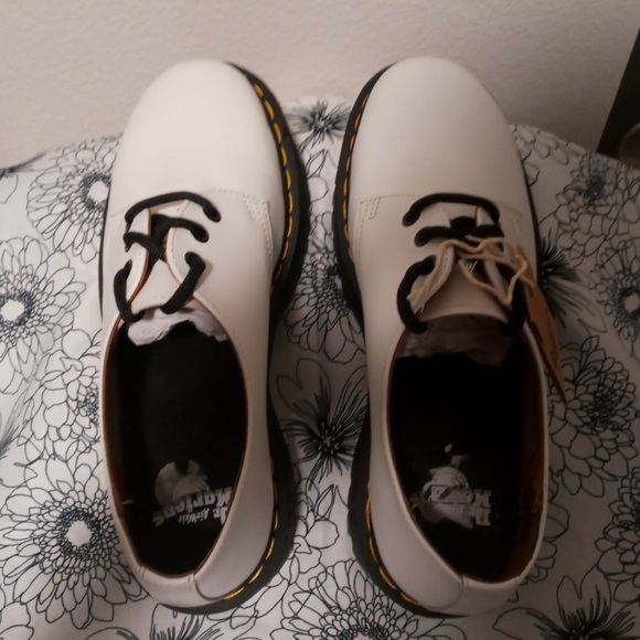 NEW DR. MARTENS 1461 SMOOTH
LEATHER PLATFORM UNISEX
SHOES - WHITE - US 10/W 9/M - Picture 4 of 6